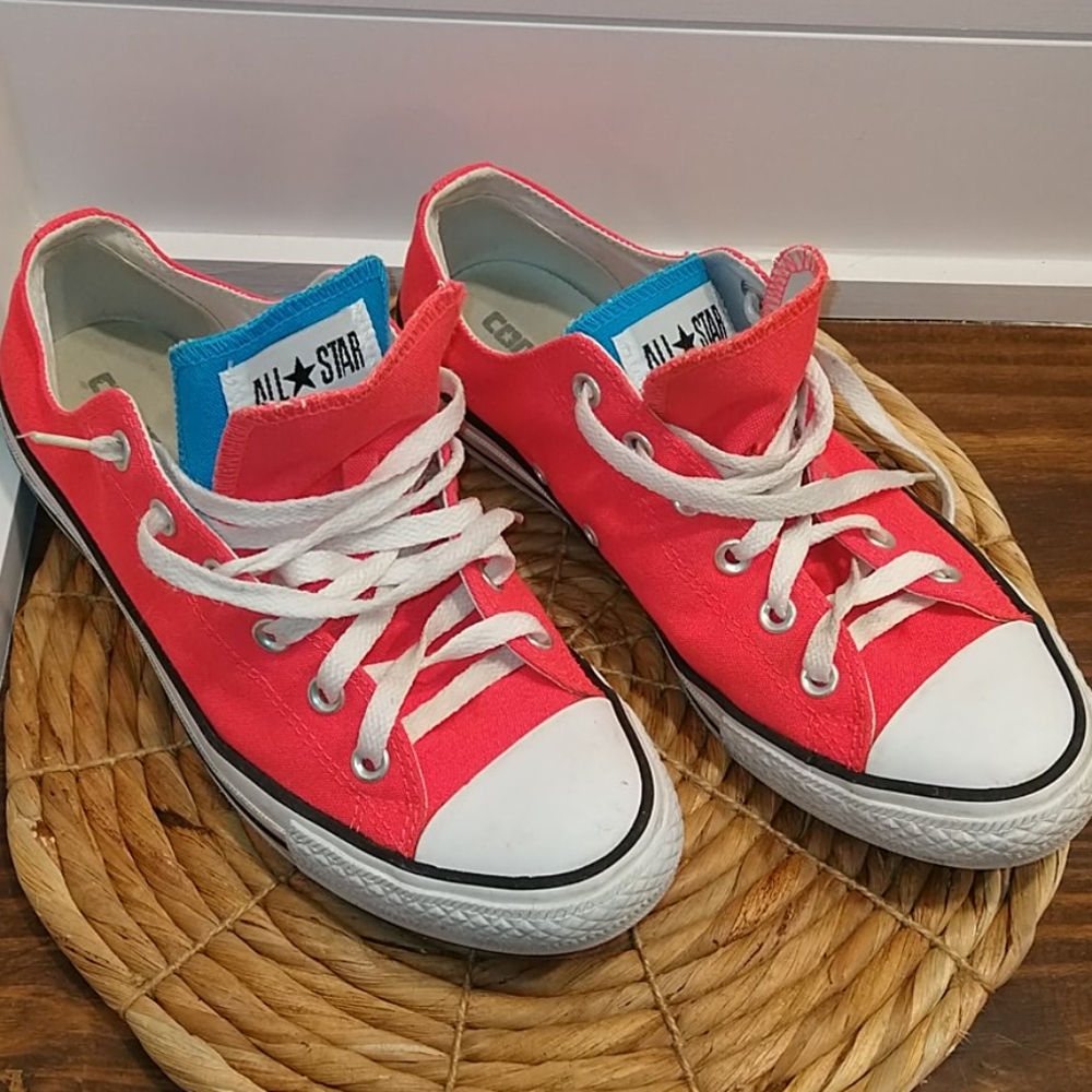 Pink and blue Low top Converse